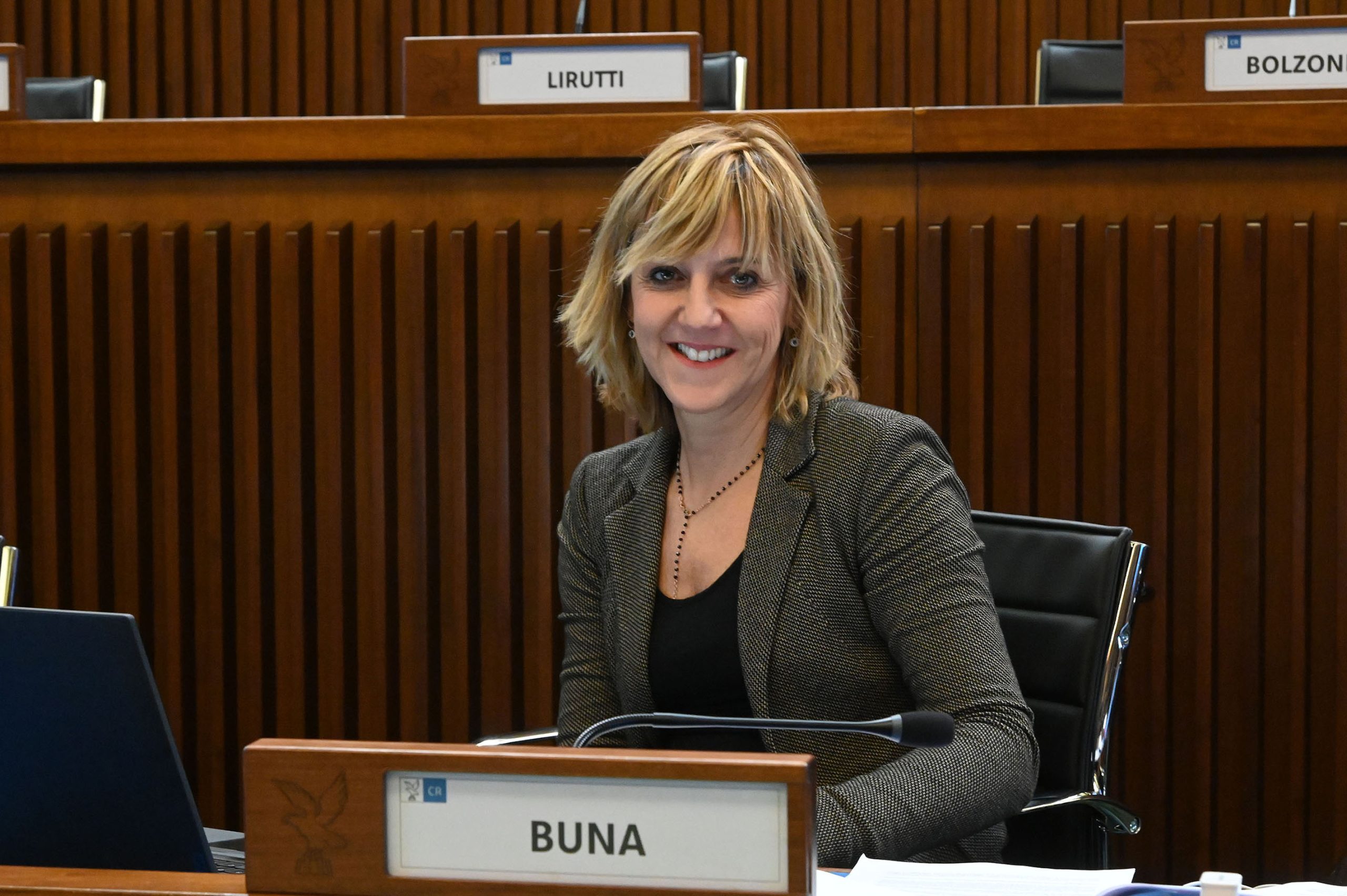 Lucia Buna al suo posto nell’aula del Consiglio regionale